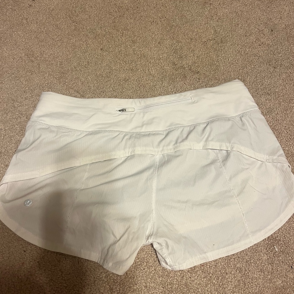 Lululemon speed up low rise shorts 2.5”